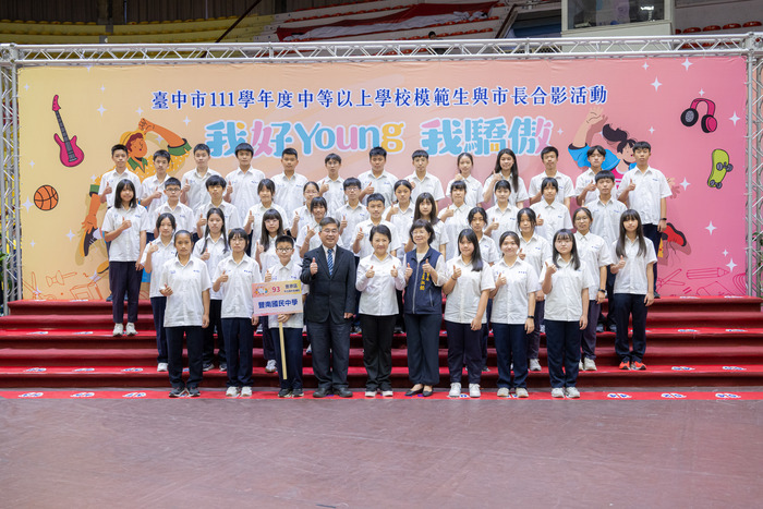 111學年度 模範生與市長合影